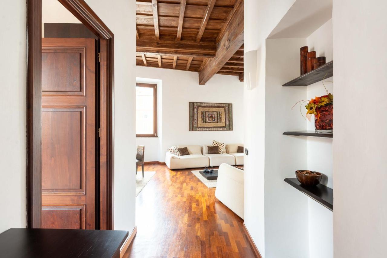 Apartment Trevi Fountain Square View Luxury Apartment