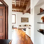 Trevi Fountain Square View Luxury Apartment