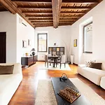 Trevi Fountain Square View Luxury Apartment
