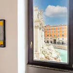 Trevi Fountain Square View Luxury Apartment