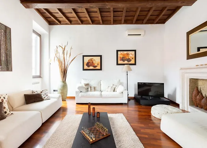 Trevi Fountain Square View Luxury Apartment