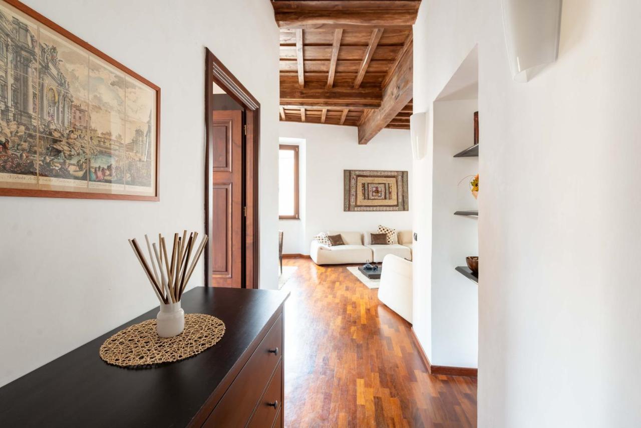 Apartment Trevi Fountain Square View Luxury Apartment