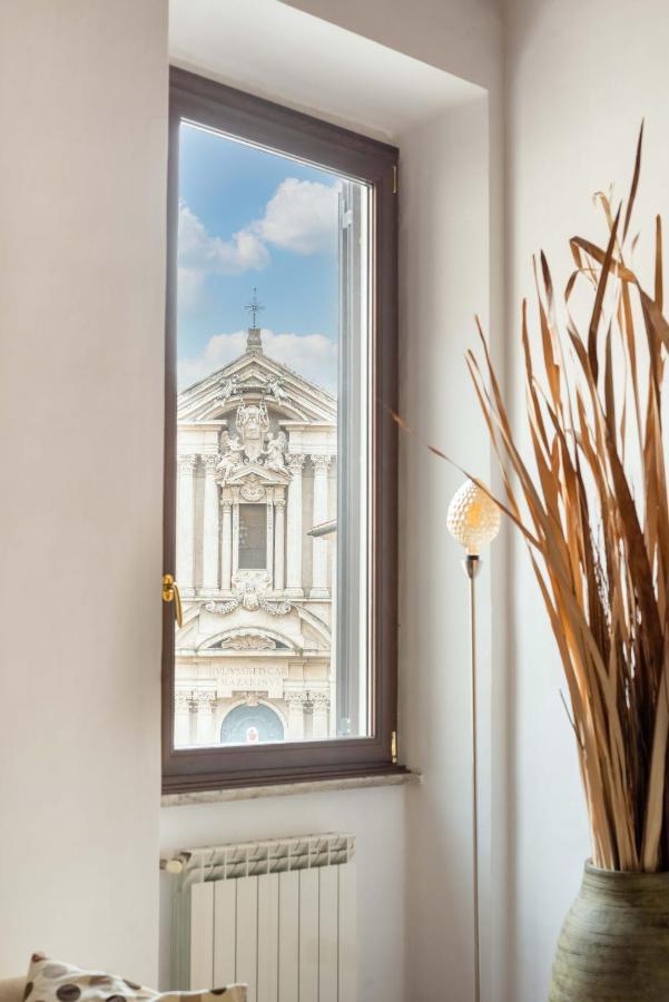 Trevi Fountain Square View Luxury Apartment Apartment