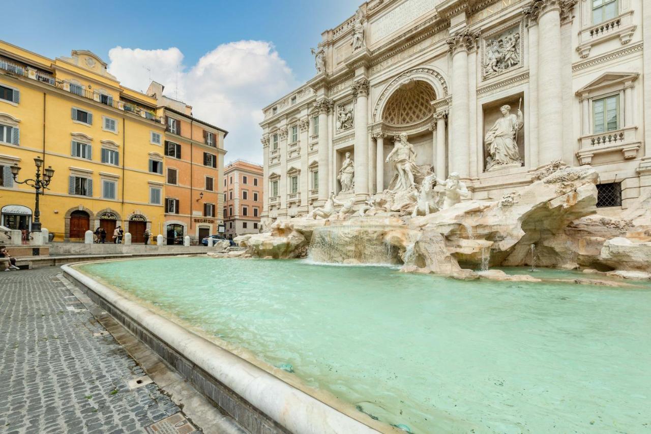 Trevi Fountain Square View Luxury Apartment *