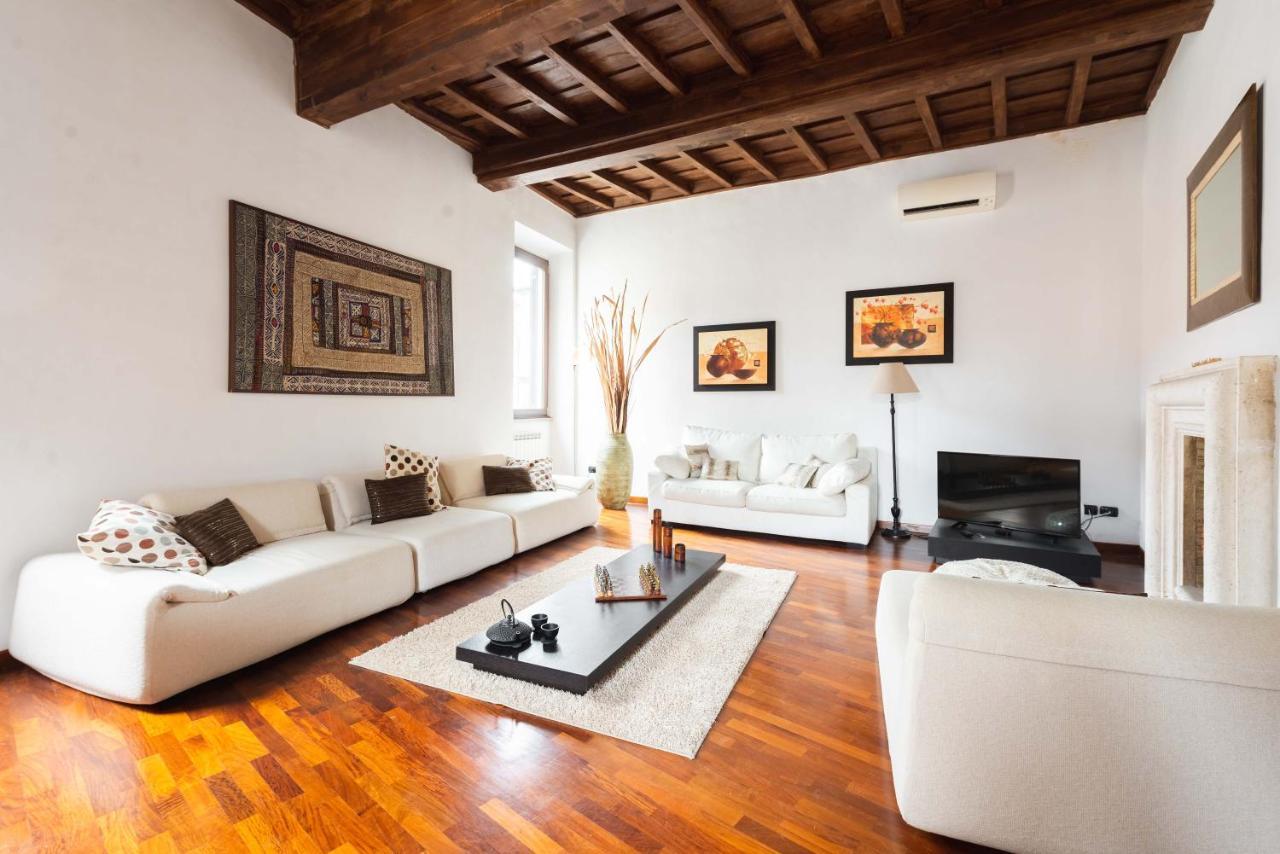 Trevi Fountain Square View Luxury Apartment * Rome
