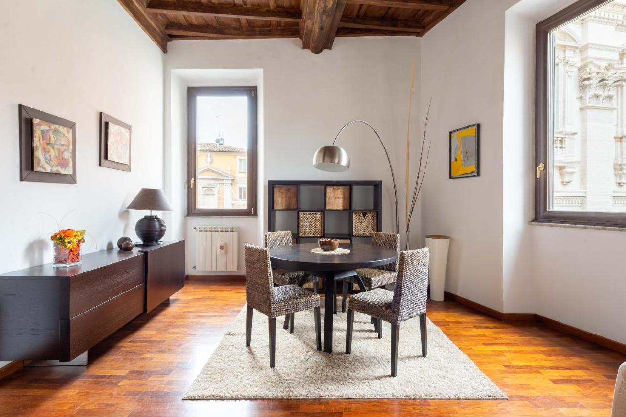 Trevi Fountain Square View Luxury Apartment * Rome
