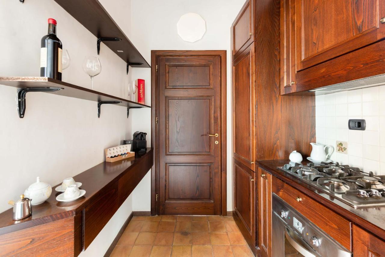 Trevi Fountain Square View Luxury Apartment Apartment