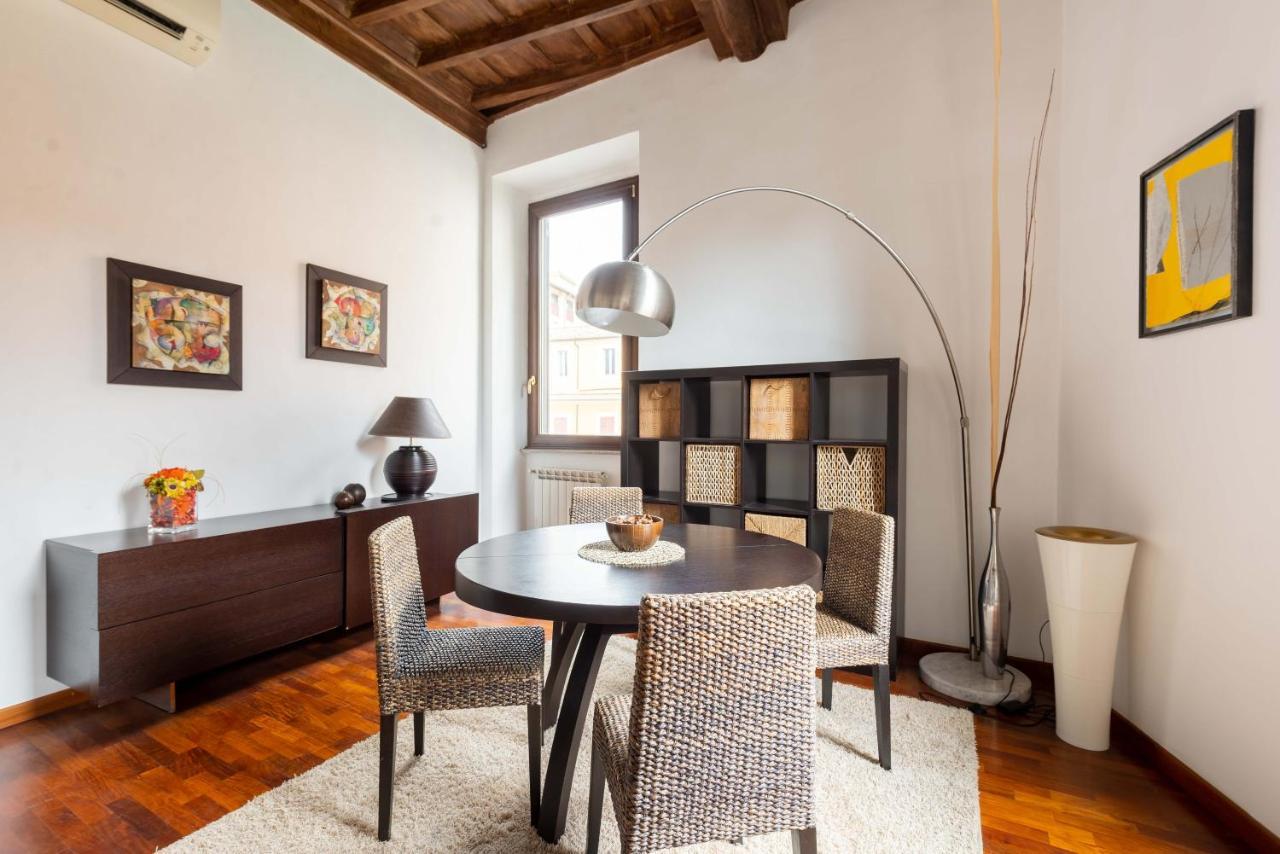 Apartment Trevi Fountain Square View Luxury Apartment